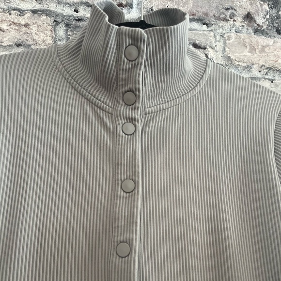 Athleta Flurry Seamless Henley Women's Light Gray Snap-Up Long Sleeve Top🔥NWOT - Picture 4 of 12